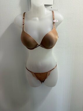 Victoria's Secret 36 B Tan Bomb Shell  Bra With 2 Small Matching Underwear